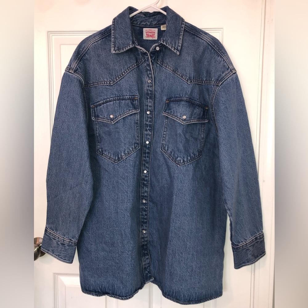 Levi’s Button down denim shirt (Updated sizes)